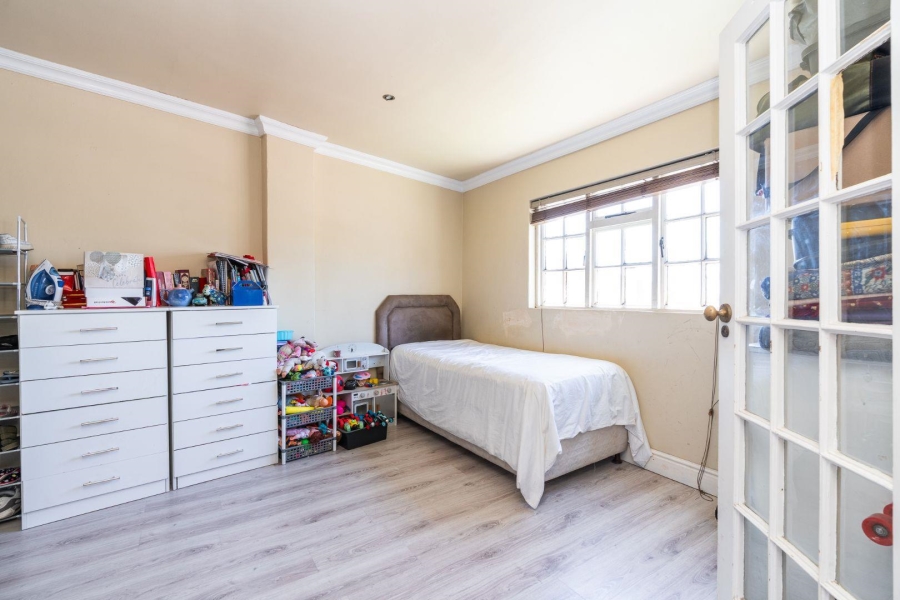 8 Bedroom Property for Sale in Walmer Estate Western Cape